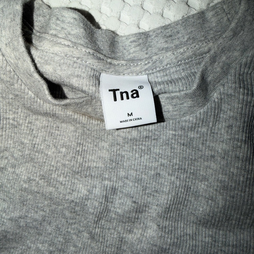 TNA Heather Gray Ribbed Tee - Picture 4 of 4